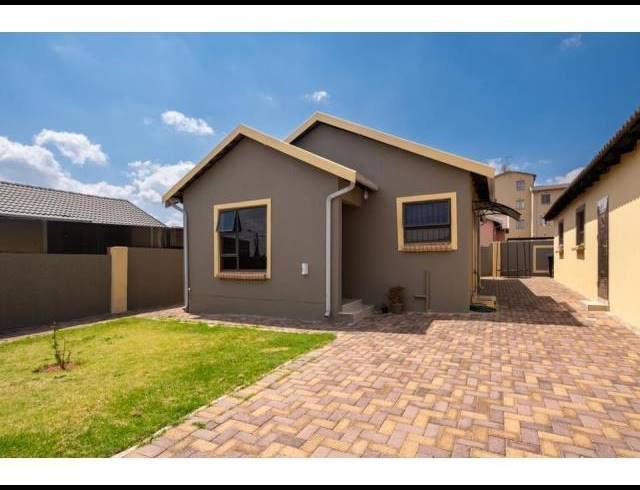 3 BEDROOM PROPERTY TO RENT IN FLEURHOF